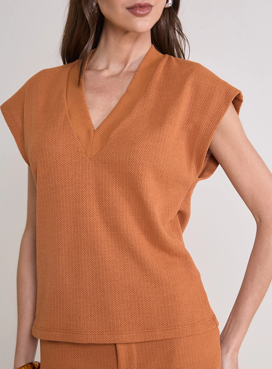 Blusa Solta Comfort Texturizada Decote V Bege