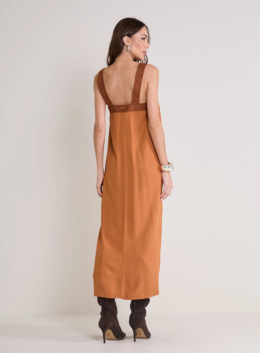 Vestido Longo Reto Suede Com Fenda Bege