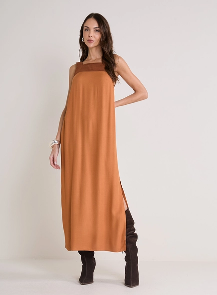 Vestido Longo Reto Suede Com Fenda