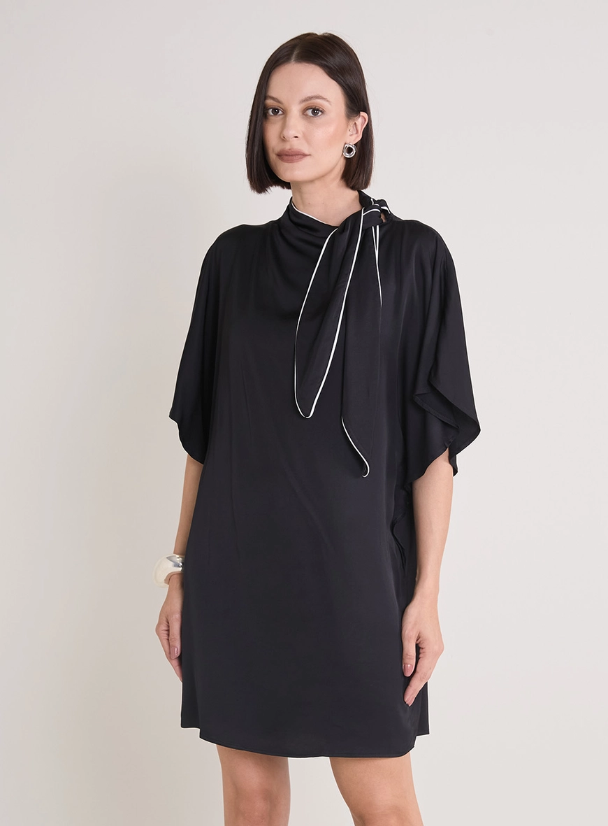 Vestido Curto Mangas Amplas E Gola Com Amarração Preto