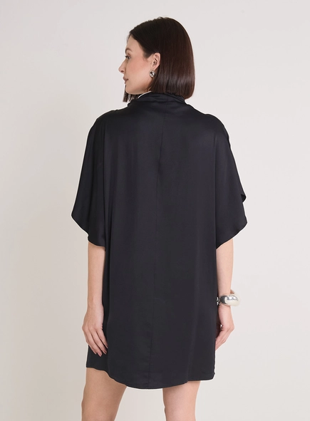 Vestido Curto Mangas Amplas E Gola Com Amarração