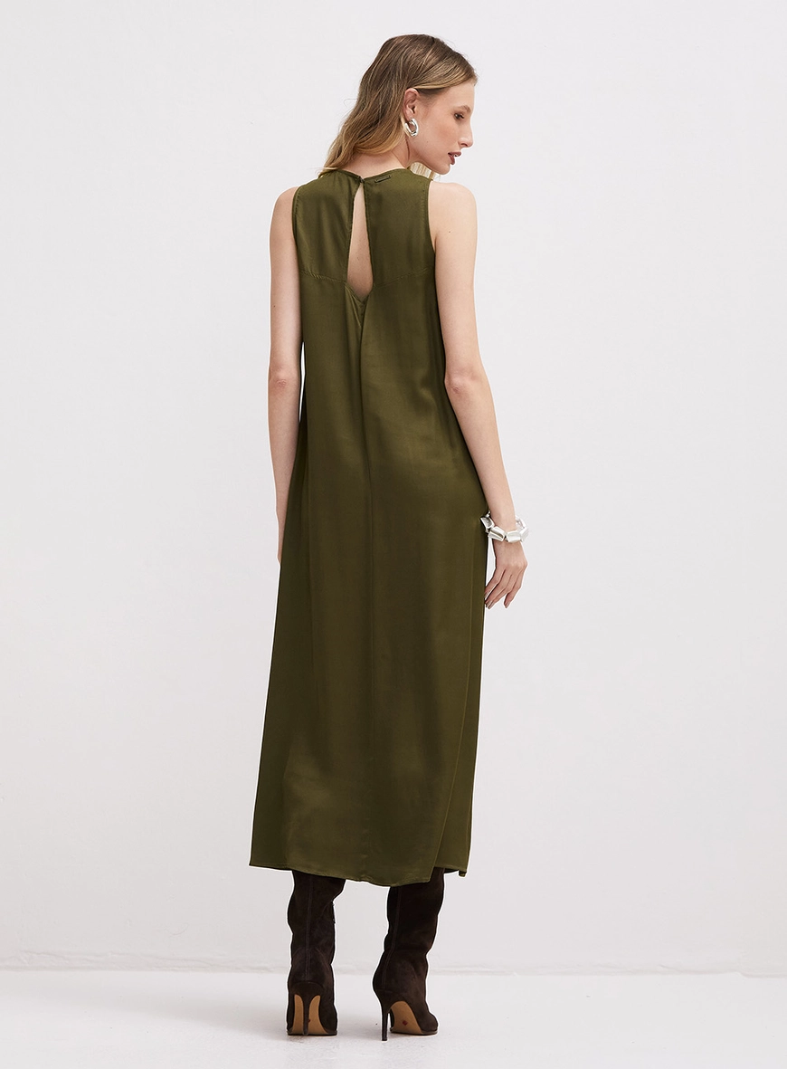 Vestido Midi Solto Com Detalhe Verde