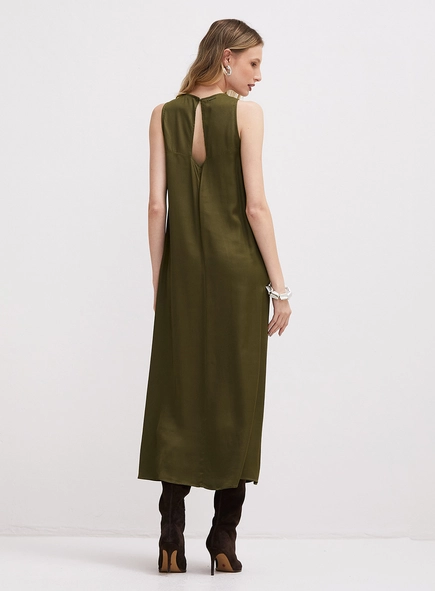Vestido Midi Solto Com Detalhe