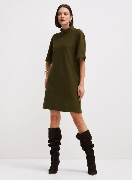 Vestido Curto De Gola Alta