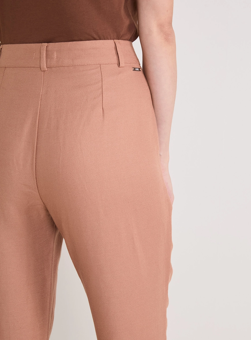 Calça Feminina Alfaiataria Cós Transpassado Marrom