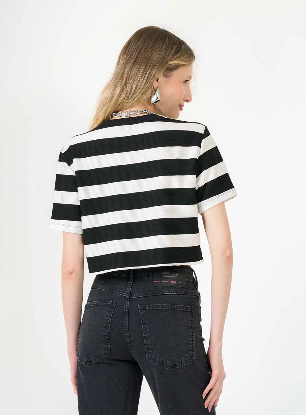 Camiseta Boyfriend Listrada Com Gola Em Ribana Estampados 2