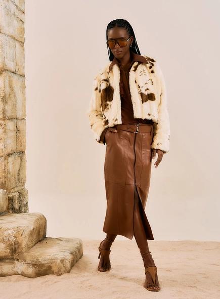 Casaco Cropped Faux Fur