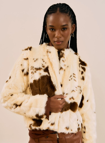 Casaco Cropped Faux Fur