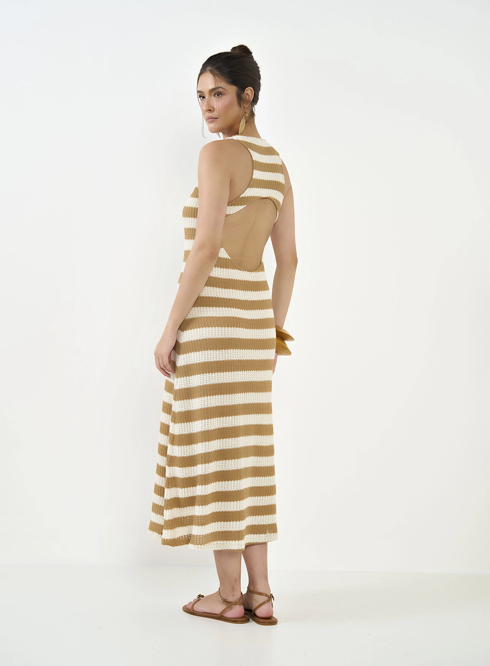 Vestido Listrado Evasê Com Abertura Costas Estampados