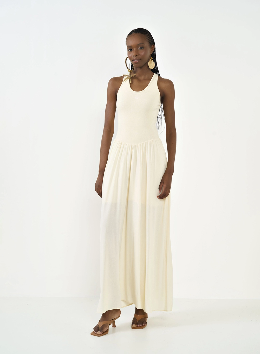 Vestido Longo Evasê Acinturado Bege Leblanc