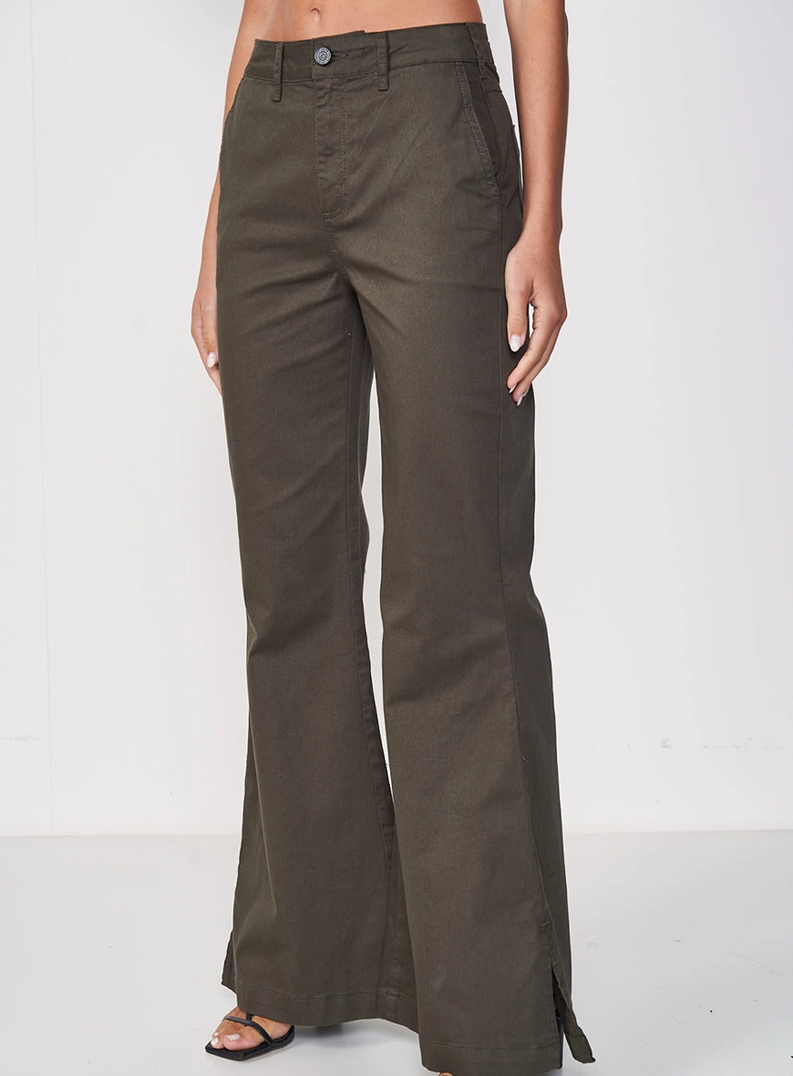 Calça Feminina Sarja Boot Cut Com Fendas Madrid