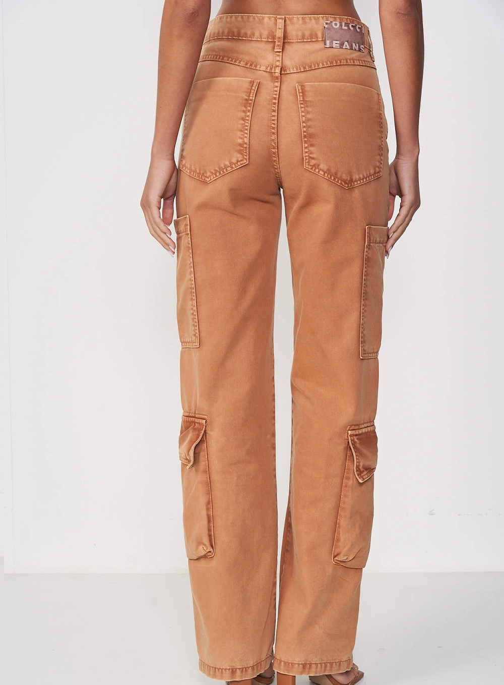 Calça Feminina Wide Leg Sarja Bolsos Cargo Berlim Marrom Evermore
