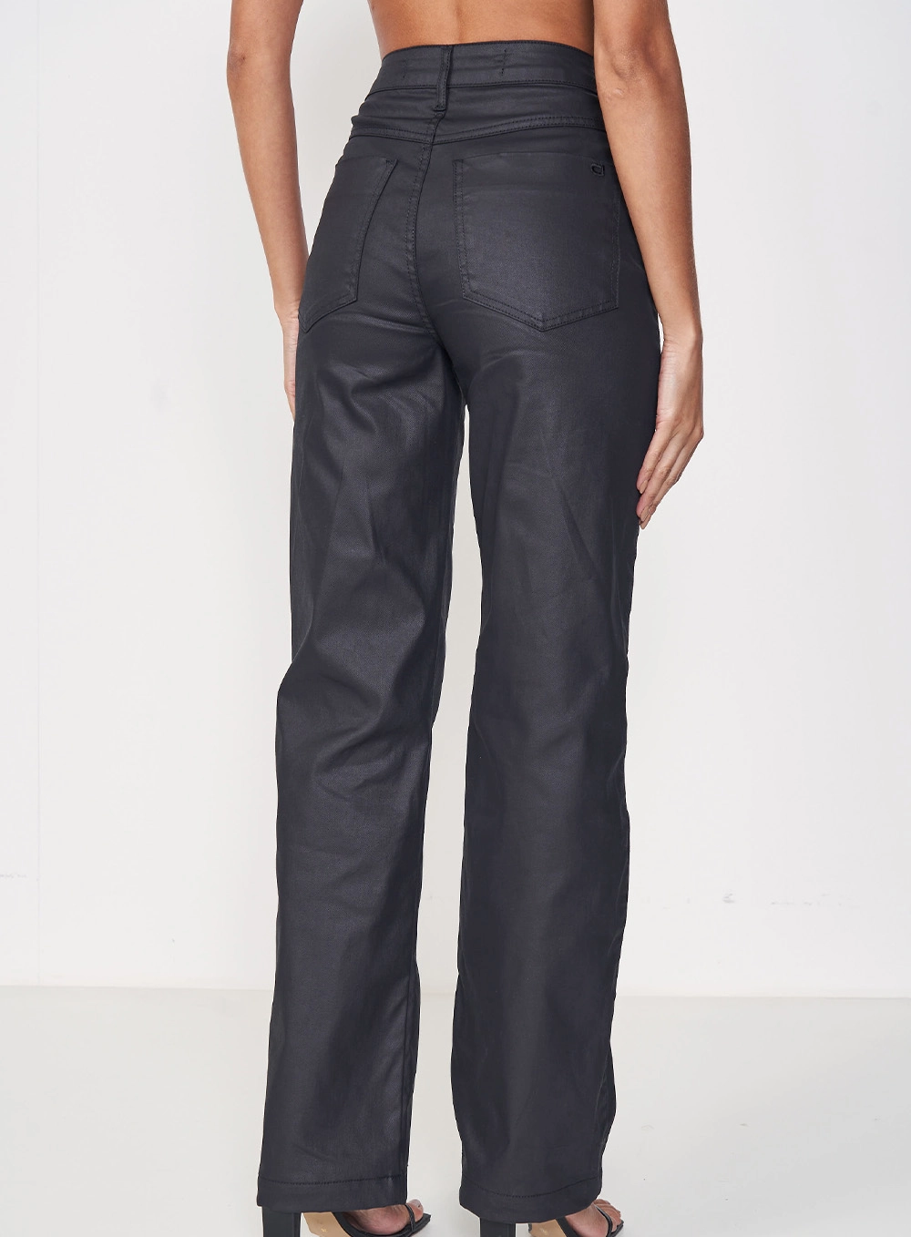 Calça Feminina Sarja Stretch Resinada Berlim Preto