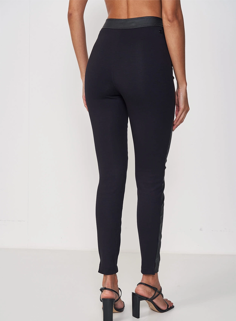 Calça Feminina Skinny Resina Bicolor Preto
