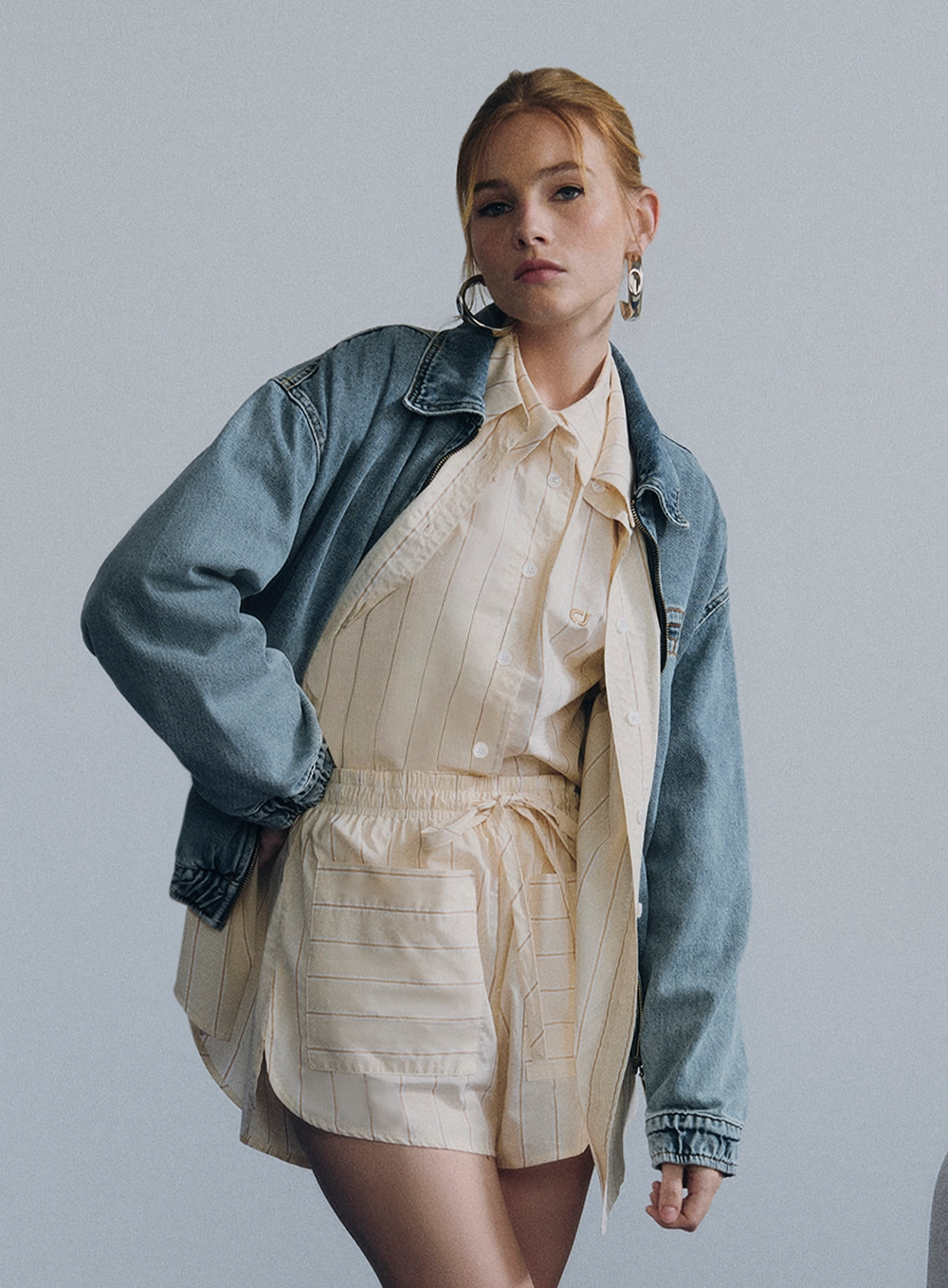 Camisa Feminina Listrada Oversized Bege