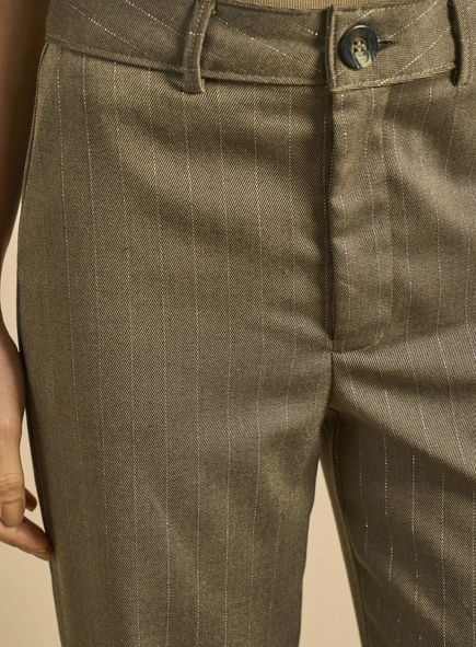 Calça Alfaiataria Feminina Listrada Metalizada