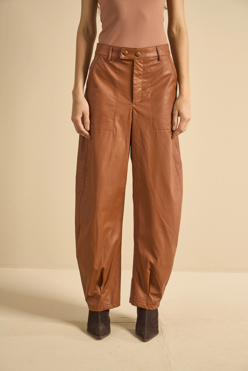 Calça Feminina Barril Pu Marrom