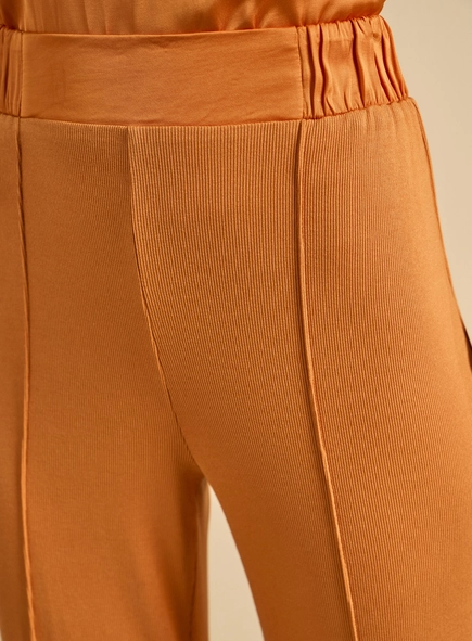 Calça Feminina Flare Com Nervuras