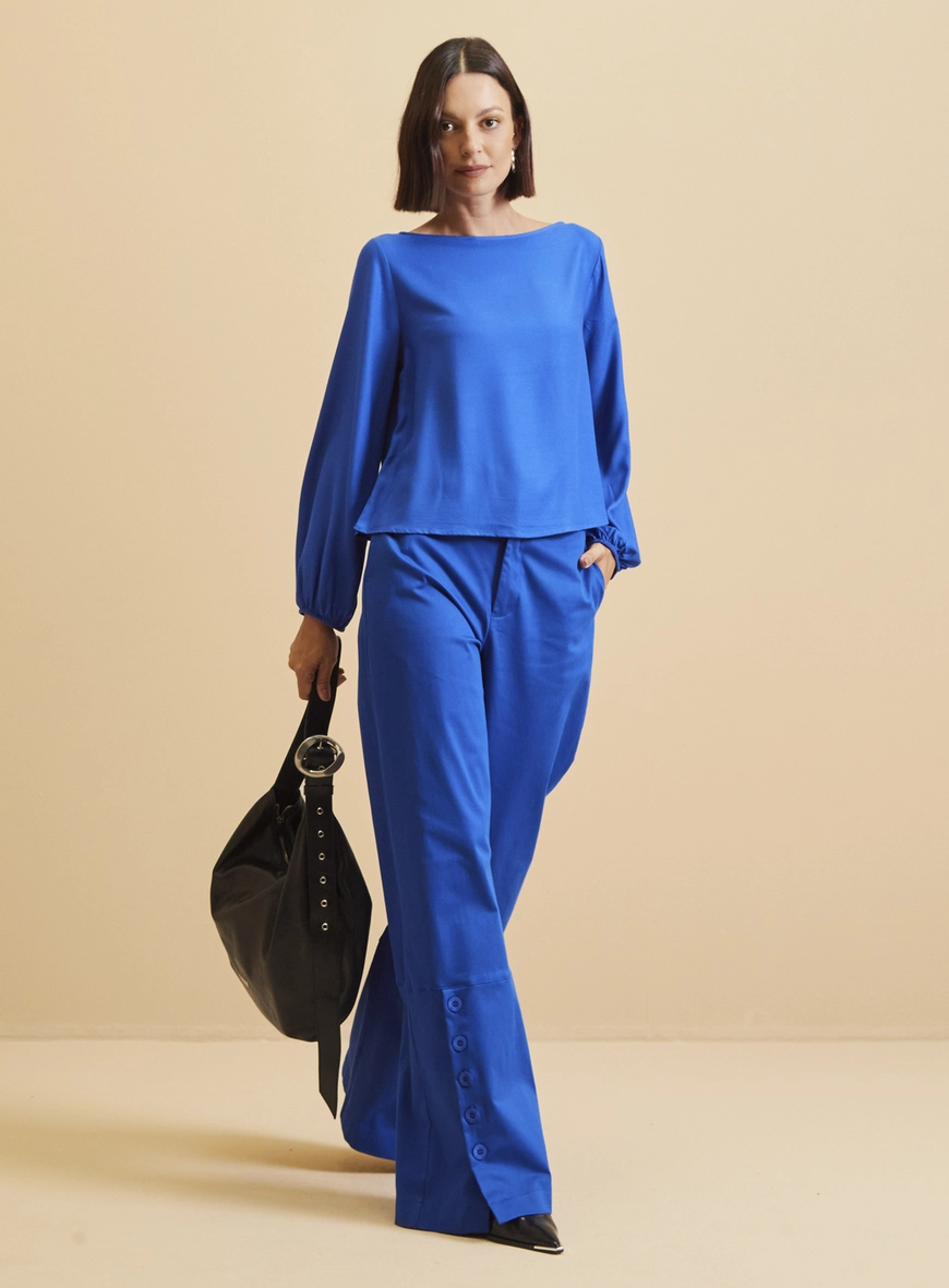 Calça Alfaiataria Ampla Detalhe Barra Azul