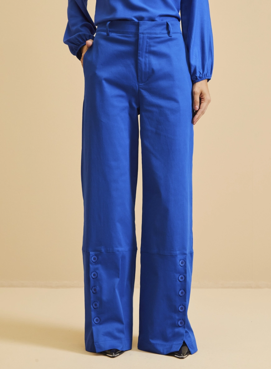 Calça Alfaiataria Ampla Detalhe Barra Azul