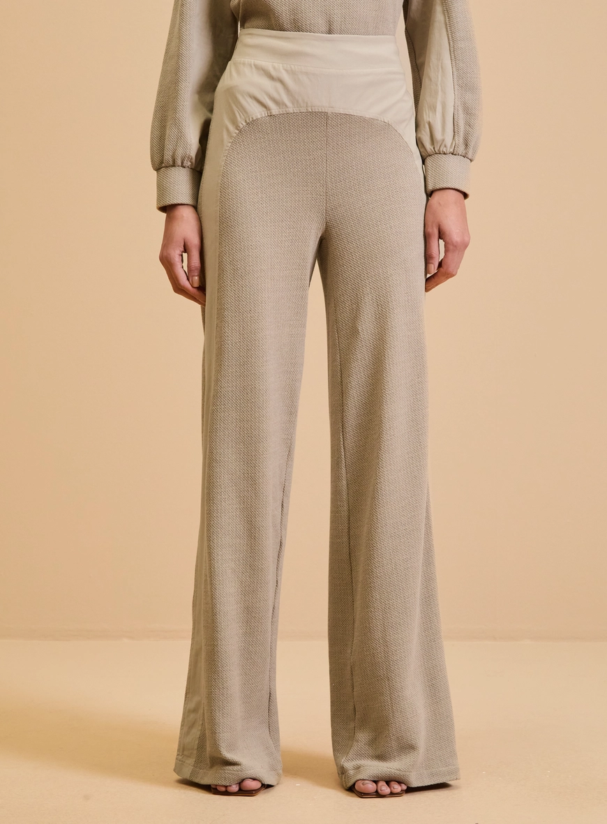 Calça Feminina Ampla Com Sobreposição Bege