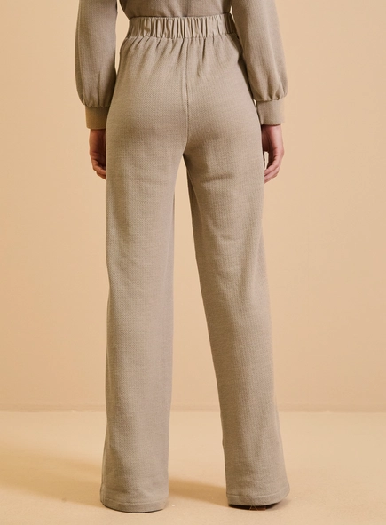 Calça Feminina Ampla Com Sobreposição