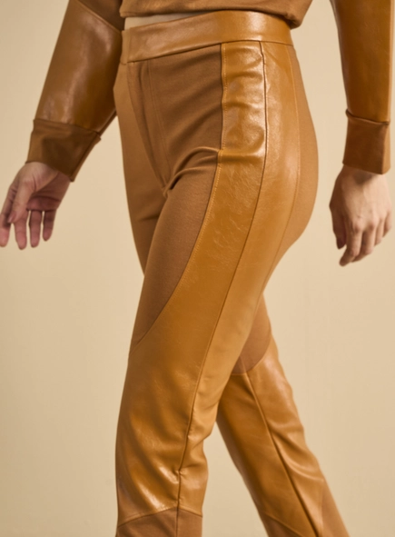 Calça Feminina De Malha Com Pu