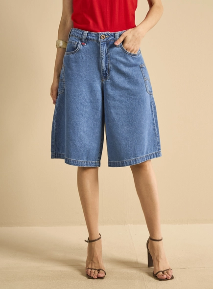 Bermuda Jeans Feminina Longa Sobreposição Bolsos
