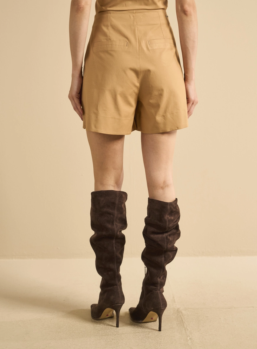 Short Feminino Alfaiataria Reto Bege