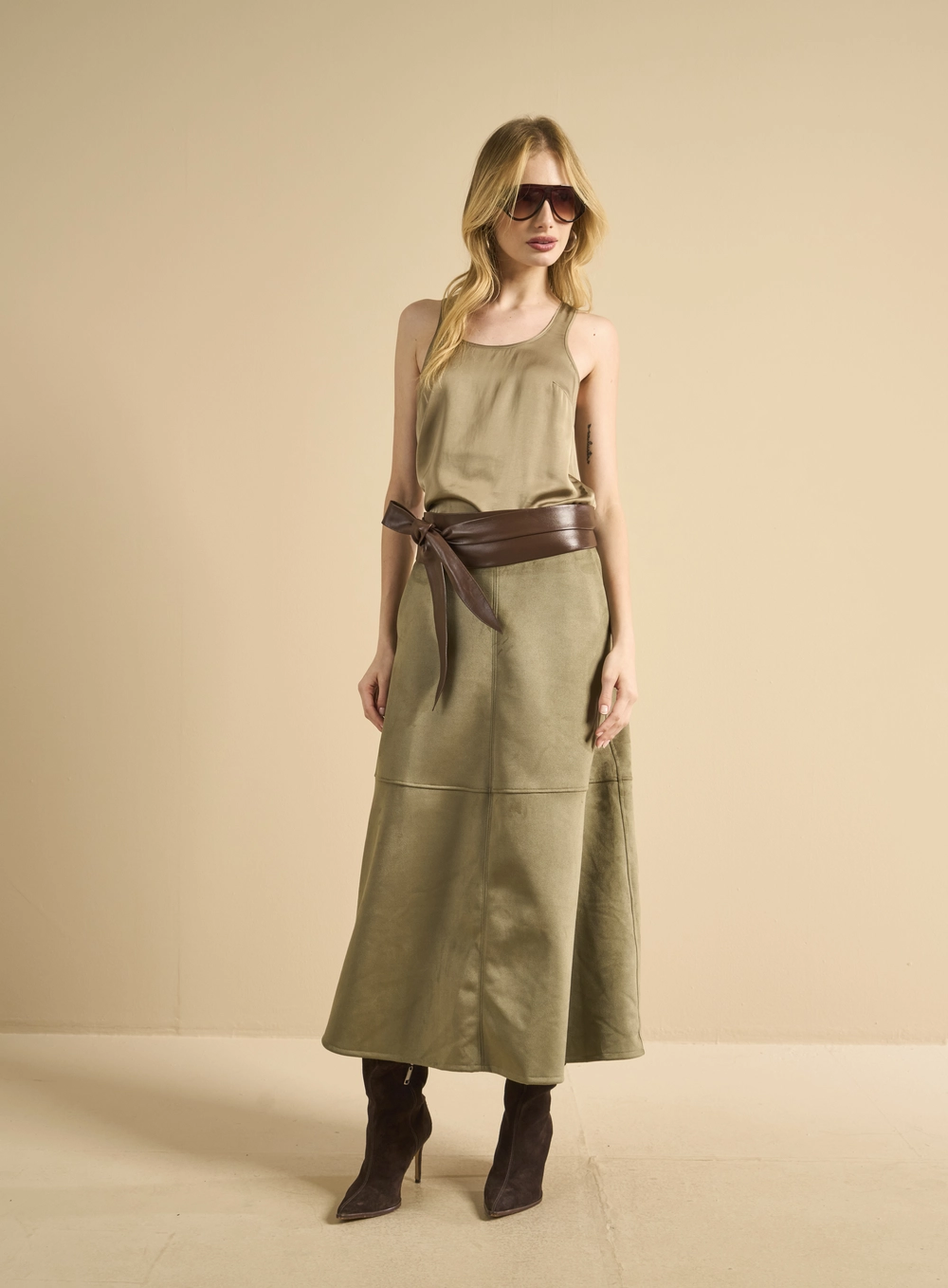 Saia Midi Suede Ampla Bege 1