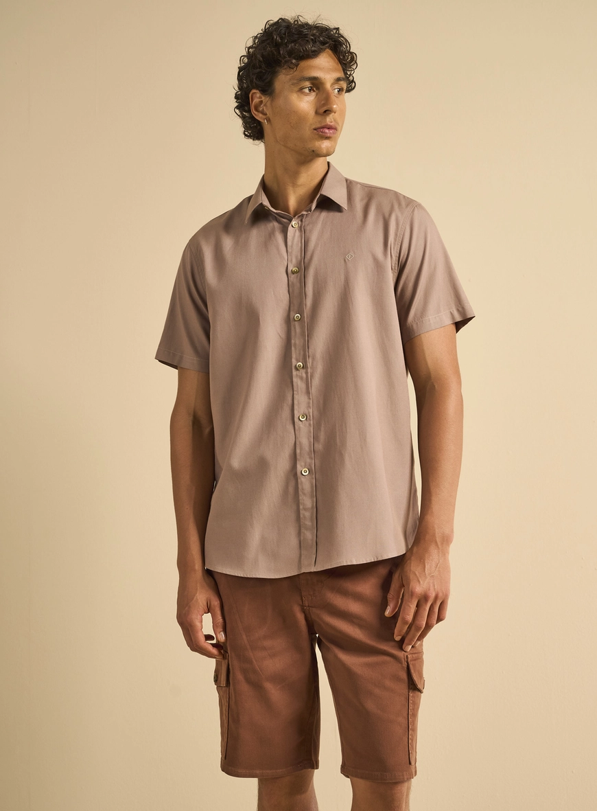 Camisa Masculina Relax Manga Curta Marrom
