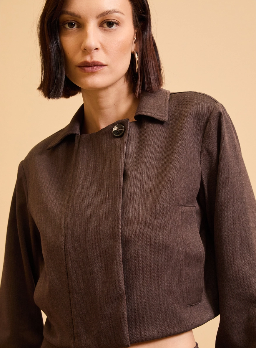 Jaqueta Feminina Alfaiataria Cropped Marrom