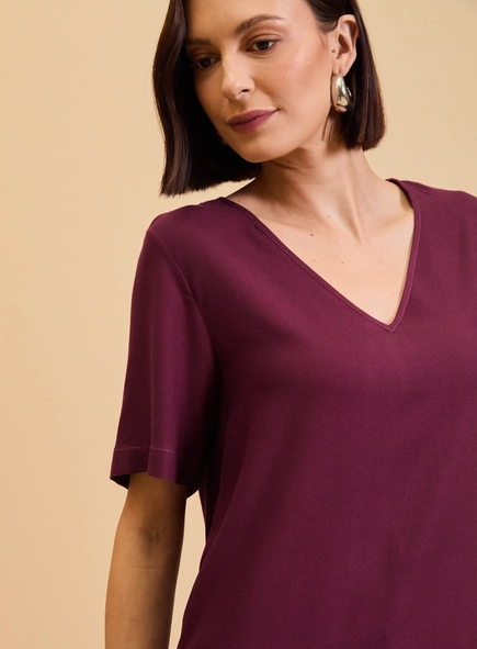 Camiseta Feminina Reta Decote V