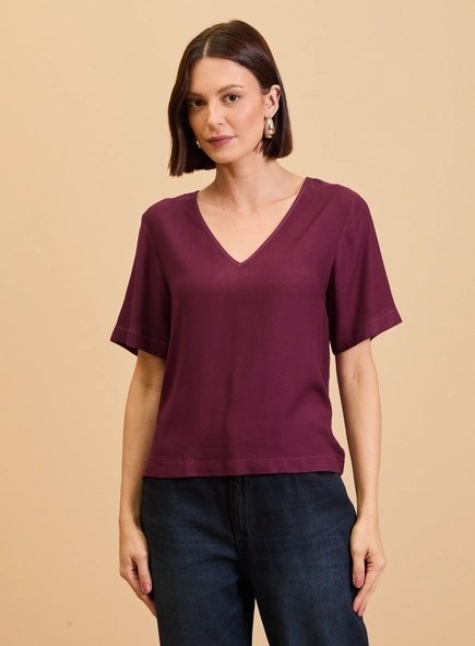 Camiseta Feminina Reta Decote V