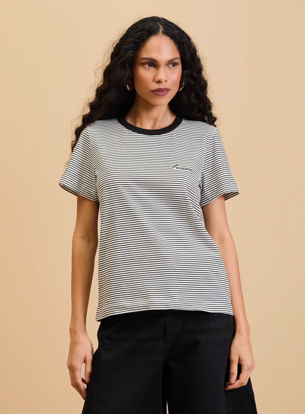 Camiseta Feminina Comfort Listrada Estampados 1