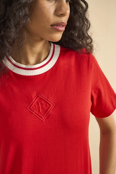 Camiseta Feminina Gola Ribana Com Contraste