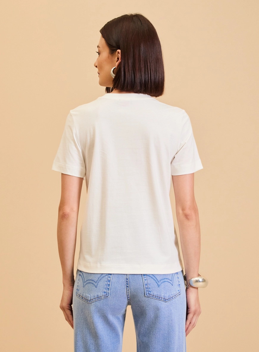 Camiseta Feminina Comfort Com Detalhe Off Shell