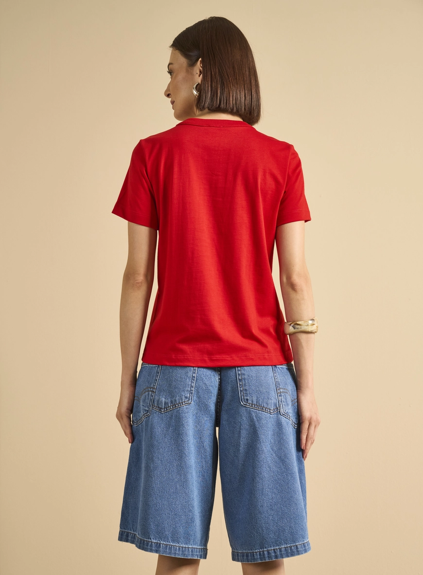 Camiseta Feminina Básica Com Detalhe Frontal Vermelho