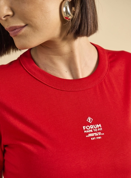 Camiseta Feminina Básica Com Detalhe Frontal