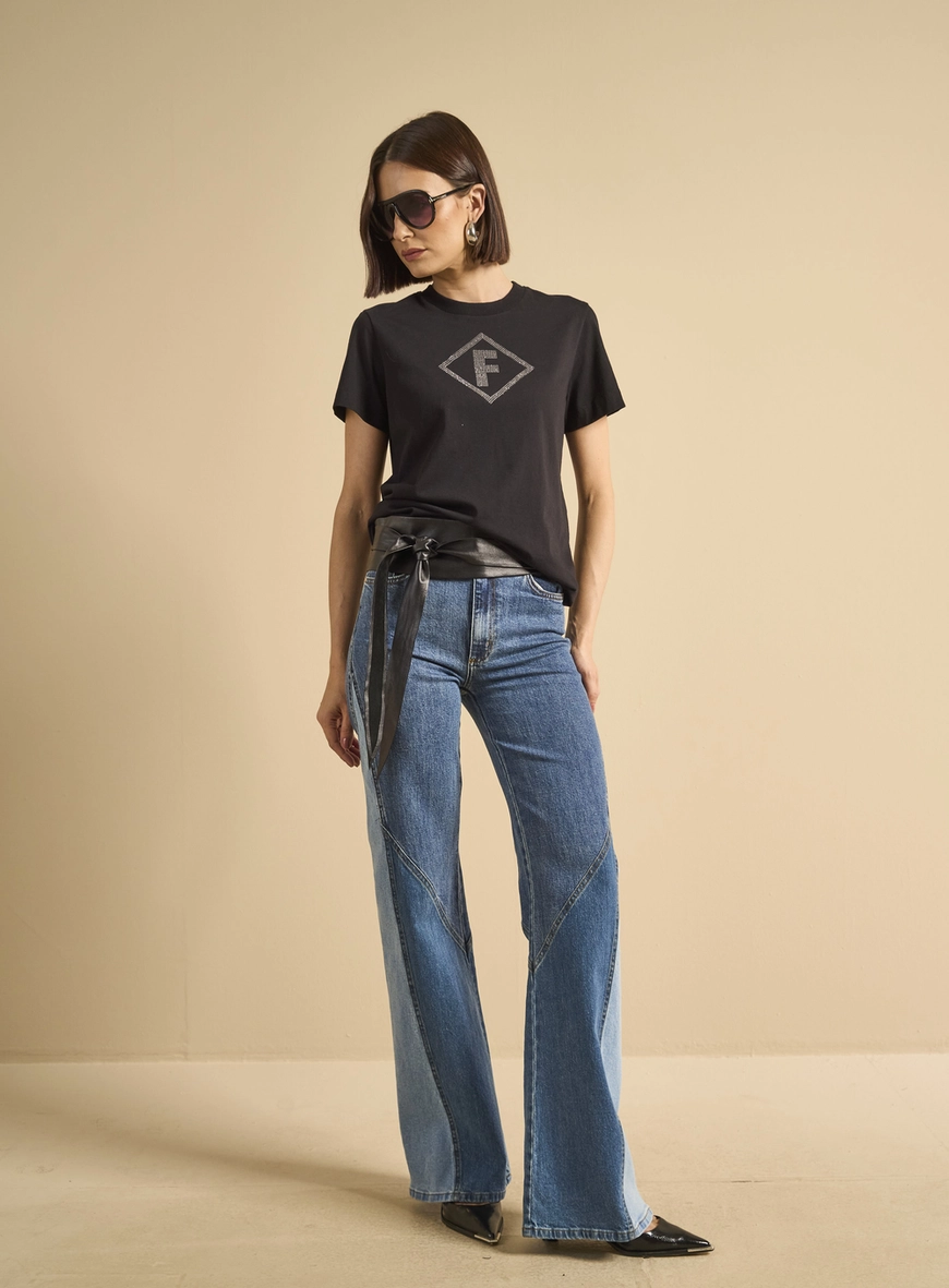 Camiseta Feminina Boy Com Aplicação Preto