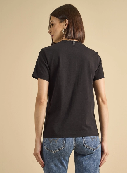 Camiseta Feminina Boy Com Aplicação