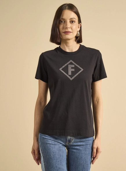 Camiseta Feminina Boy Com Aplicação