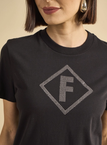 Camiseta Feminina Boy Com Aplicação