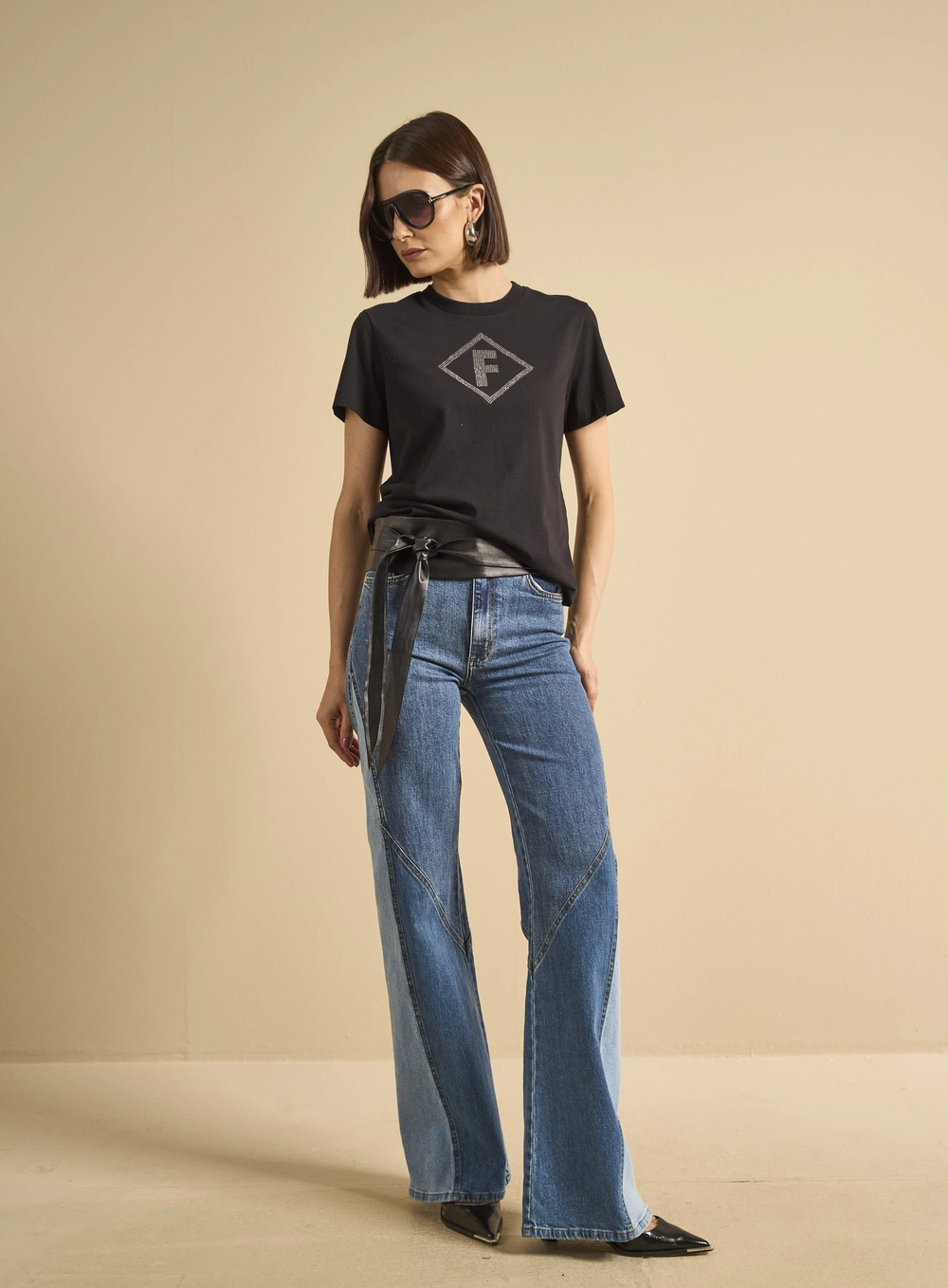 Camiseta Feminina Boy Com Aplicação Preto 1