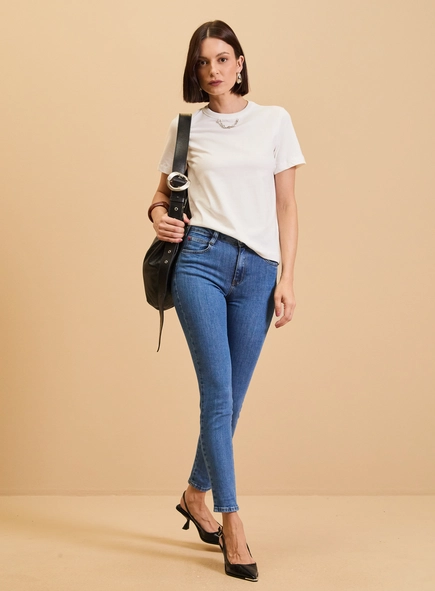 Camiseta Feminina Básica Detalhe Frontal