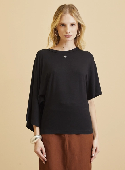 Camiseta Feminina Alongada Assimétrica