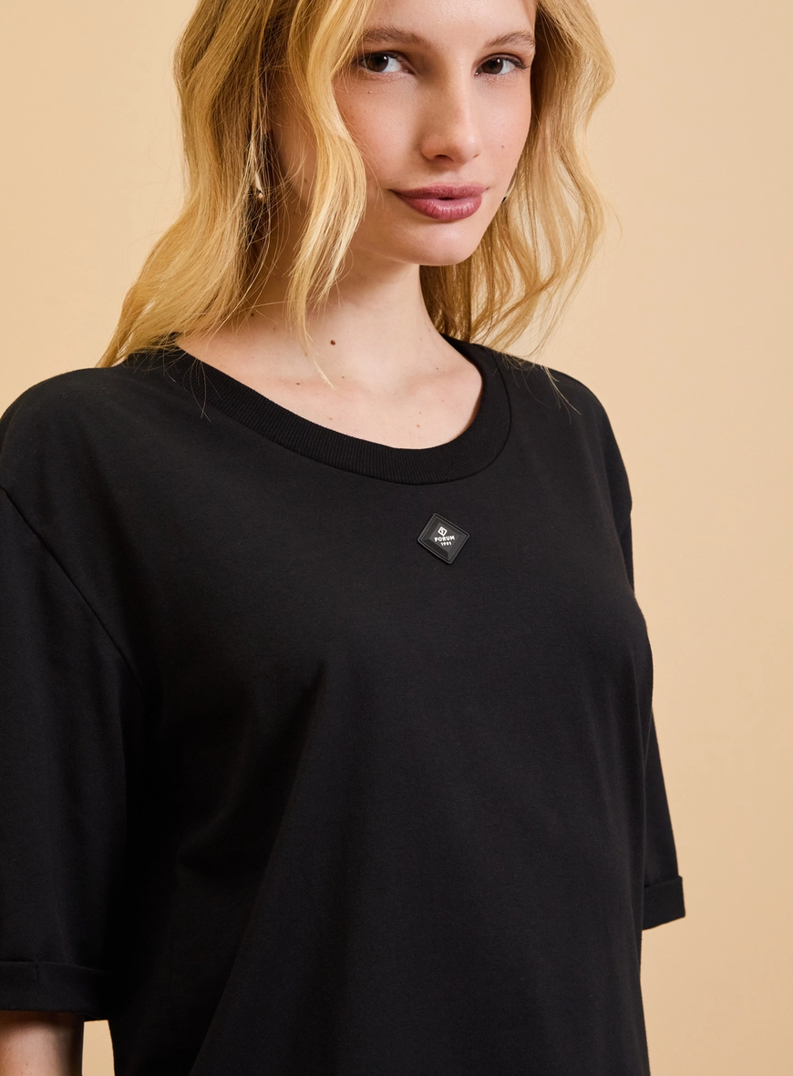 Camiseta Feminina Comfort Manga Dobrada Preto