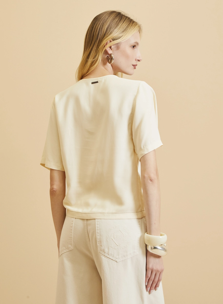 Camiseta Feminina Reta Decote V Bege