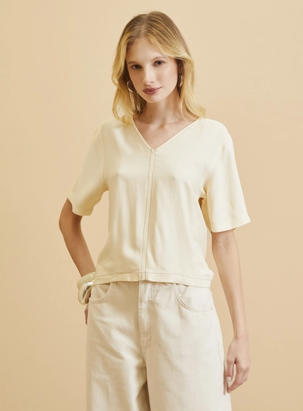 Camiseta Feminina Reta Decote V