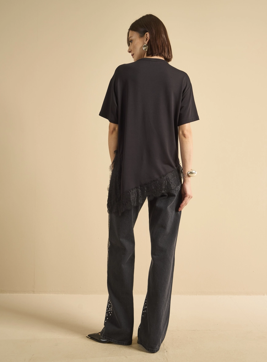Camiseta Feminina Comfort Sobreposição Renda Preto